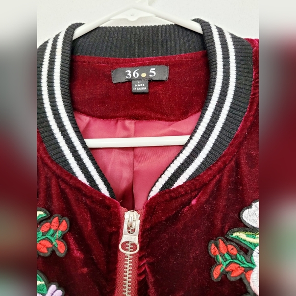 36•5 Women Velvet/Velour Embroidered BomberJacket Burgundy Full Zip Small/Medium - Picture 3 of 16